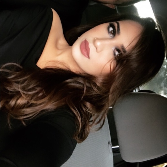 WELCOME TO MY CLOSET! ❤️ - Picture 3 of 7